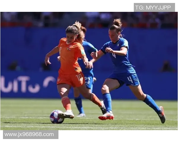 意大利女足与荷兰女足激战正酣谁能在这场对决中笑到最后