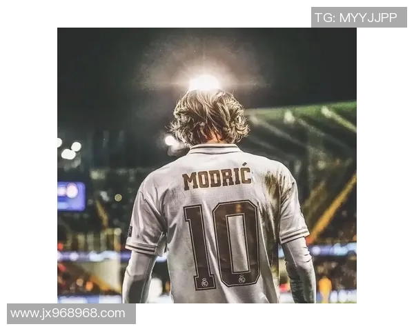 莫德里奇：足球场上的艺术家与战士，传奇生涯的背后故事与成就解析